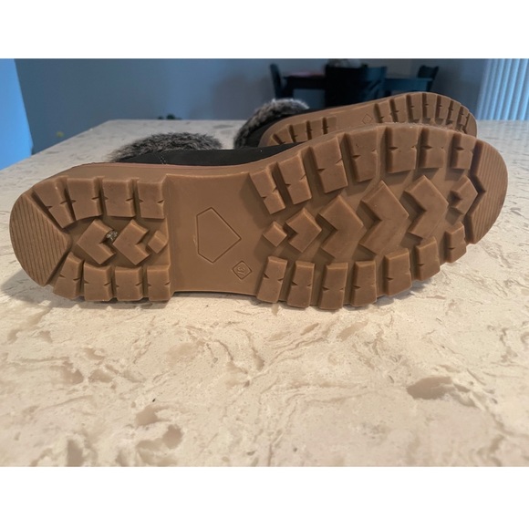 The Challenge Faux Fur Boots basically brand new - Picture 4 of 4